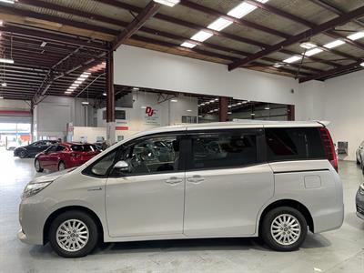 2014 Toyota Noah - Thumbnail