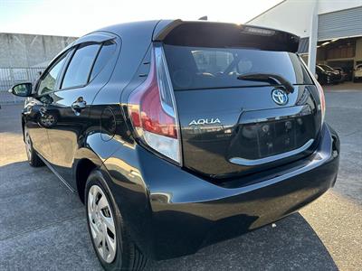 2015 Toyota Aqua - Thumbnail