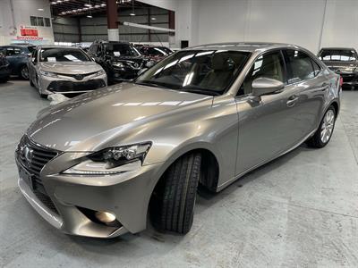 2013 Lexus IS 300H - Thumbnail