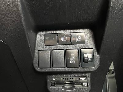 2019 Toyota Prius - Thumbnail