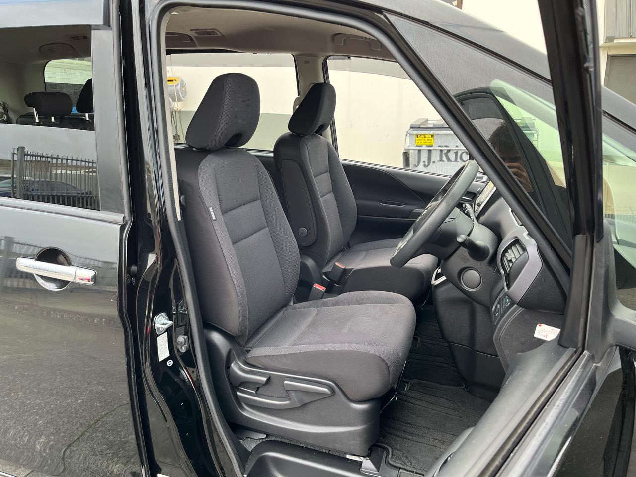 2017 Nissan SERENA