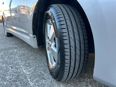 2006 Toyota WISH - Thumbnail
