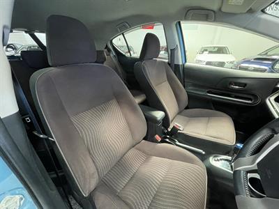2015 Toyota Aqua - Thumbnail