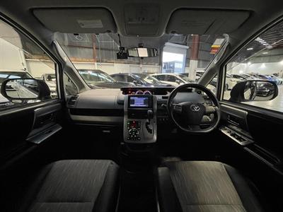 2012 Toyota VOXY - Thumbnail